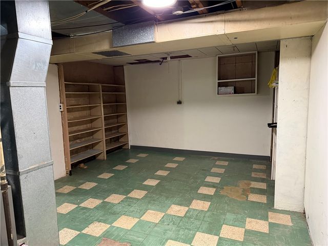 885 E Hill Dr, New Kensington, PA 15068