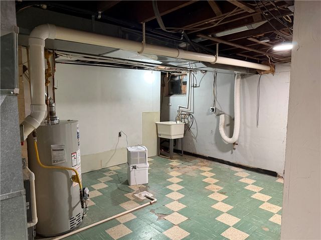 885 E Hill Dr, New Kensington, PA 15068