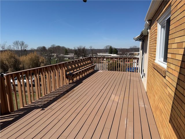 885 E Hill Dr, New Kensington, PA 15068