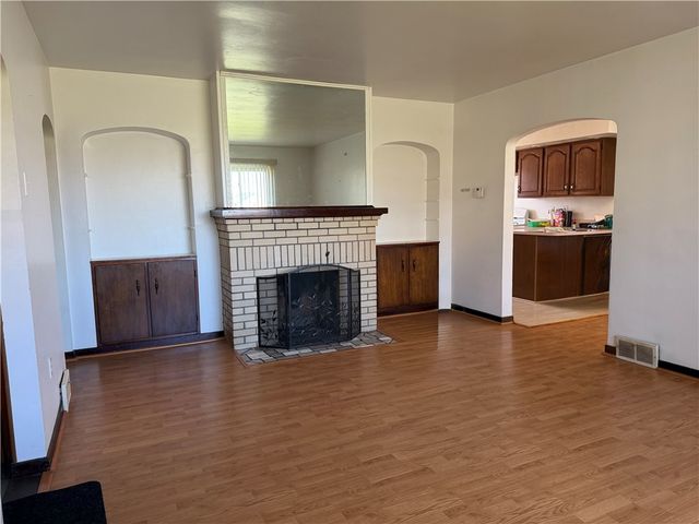 885 E Hill Dr, New Kensington, PA 15068