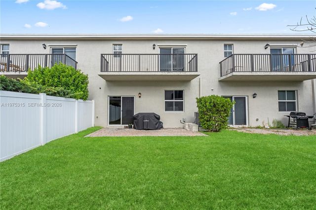 818 SE 17th St, Homestead, FL 33034