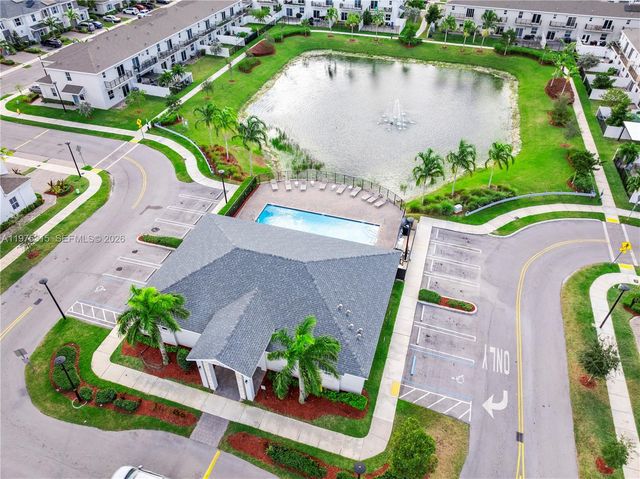 818 SE 17th St, Homestead, FL 33034