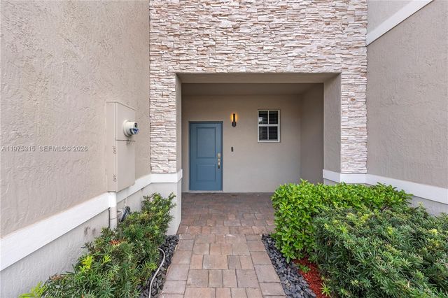 818 SE 17th St, Homestead, FL 33034