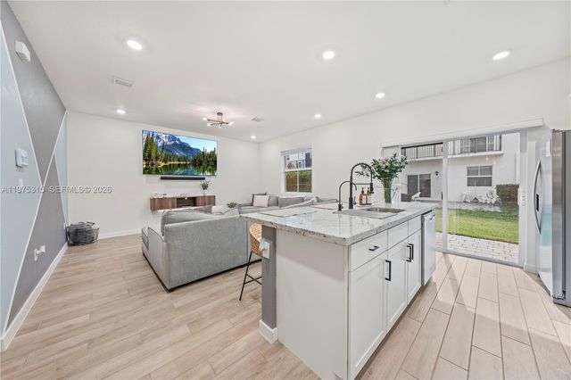 818 SE 17th St, Homestead, FL 33034