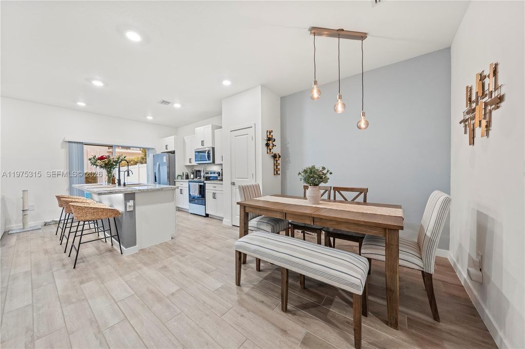 818 SE 17th St, Homestead, FL 33034