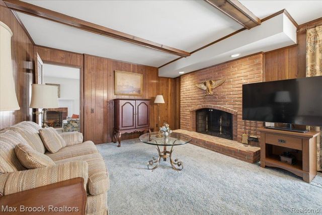 5956 Pinecroft Drive, West Bloomfield Charter Township, MI 48322