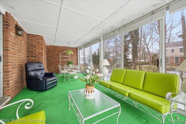 5956 Pinecroft Drive, West Bloomfield Charter Township, MI 48322