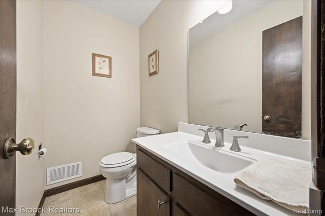 5956 Pinecroft Drive, West Bloomfield Charter Township, MI 48322