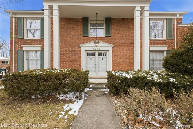 5956 Pinecroft Drive, West Bloomfield Charter Township, MI 48322
