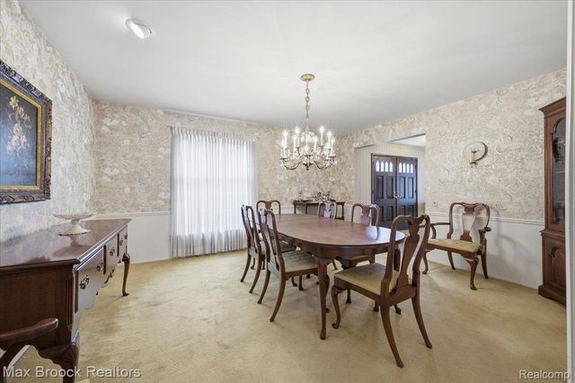 5956 Pinecroft Drive, West Bloomfield Charter Township, MI 48322