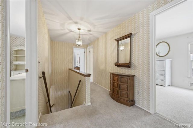 5956 Pinecroft Drive, West Bloomfield Charter Township, MI 48322