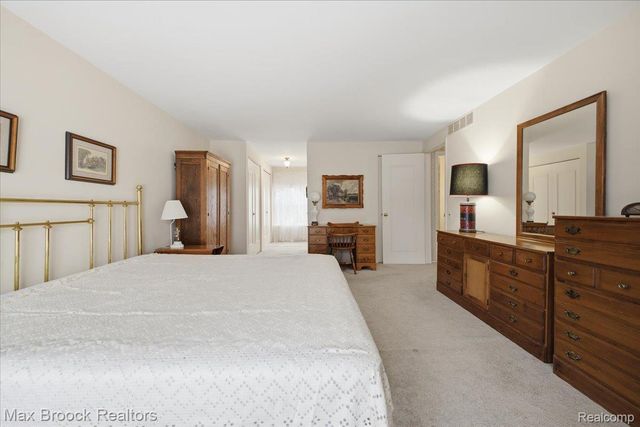 5956 Pinecroft Drive, West Bloomfield Charter Township, MI 48322