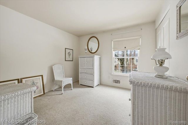 5956 Pinecroft Drive, West Bloomfield Charter Township, MI 48322