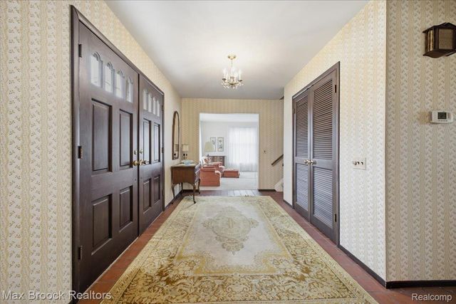 5956 Pinecroft Drive, West Bloomfield Charter Township, MI 48322