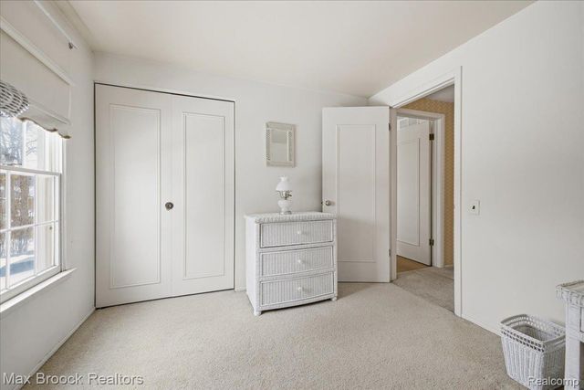 5956 Pinecroft Drive, West Bloomfield Charter Township, MI 48322