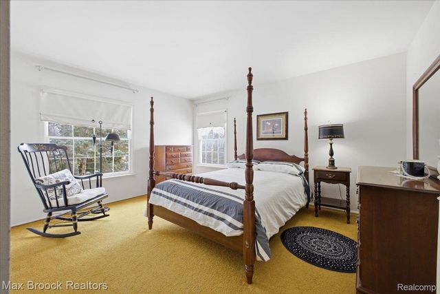 5956 Pinecroft Drive, West Bloomfield Charter Township, MI 48322