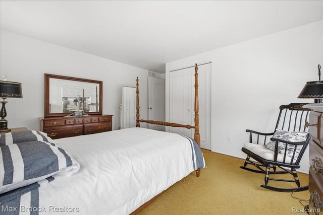 5956 Pinecroft Drive, West Bloomfield Charter Township, MI 48322