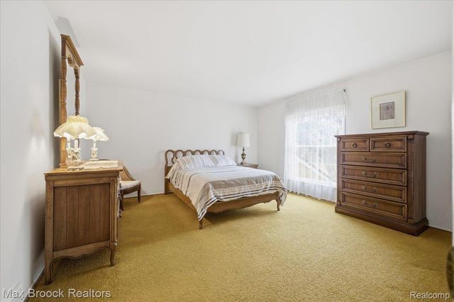 5956 Pinecroft Drive, West Bloomfield Charter Township, MI 48322