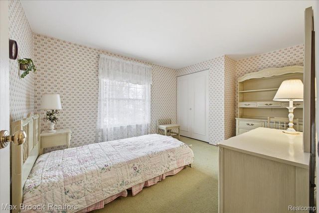 5956 Pinecroft Drive, West Bloomfield Charter Township, MI 48322