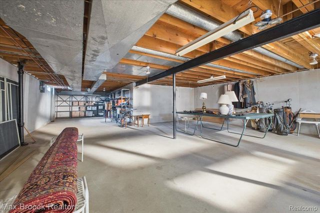 5956 Pinecroft Drive, West Bloomfield Charter Township, MI 48322