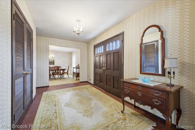 5956 Pinecroft Drive, West Bloomfield Charter Township, MI 48322