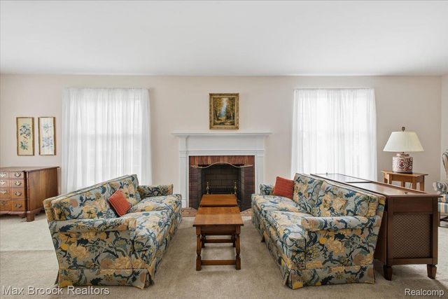 5956 Pinecroft Drive, West Bloomfield Charter Township, MI 48322