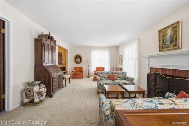 5956 Pinecroft Drive, West Bloomfield Charter Township, MI 48322