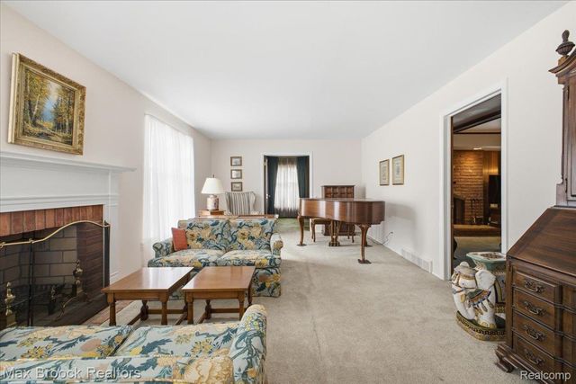 5956 Pinecroft Drive, West Bloomfield Charter Township, MI 48322