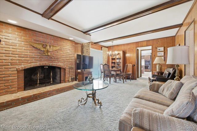 5956 Pinecroft Drive, West Bloomfield Charter Township, MI 48322