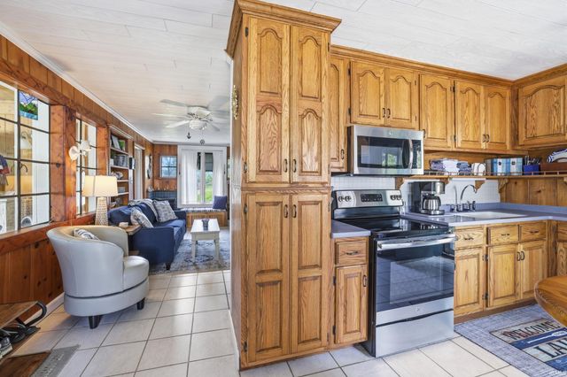8110 N Lakewood Drive, Unionville, IN 47468
