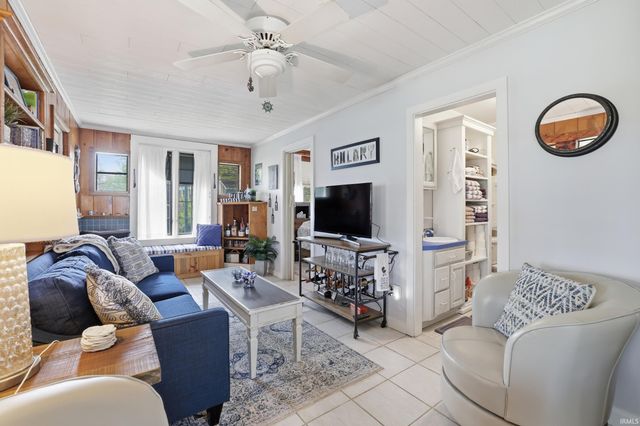 8110 N Lakewood Drive, Unionville, IN 47468