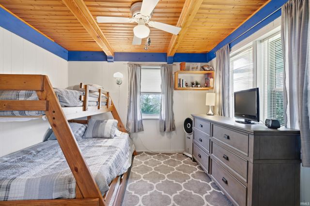 8110 N Lakewood Drive, Unionville, IN 47468