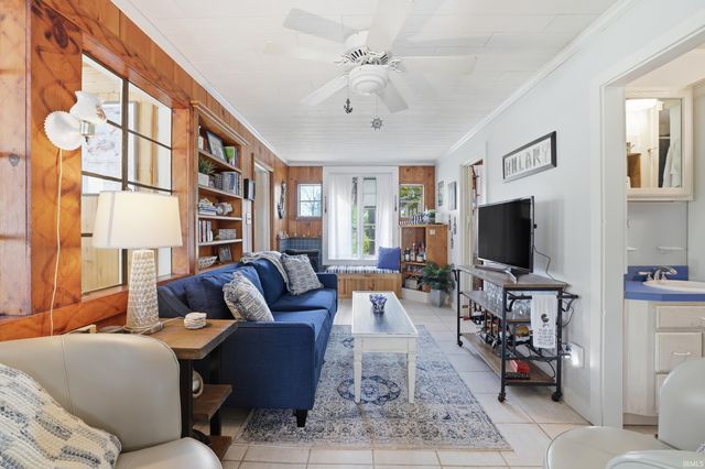 8110 N Lakewood Drive, Unionville, IN 47468