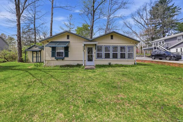 8110 N Lakewood Drive, Unionville, IN 47468