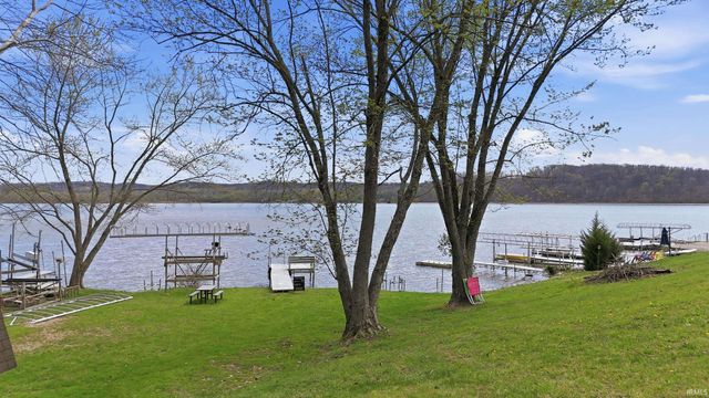 8110 N Lakewood Drive, Unionville, IN 47468