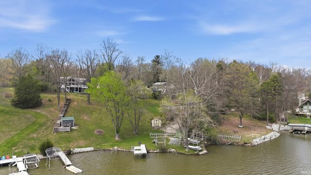 8110 N Lakewood Drive, Unionville, IN 47468