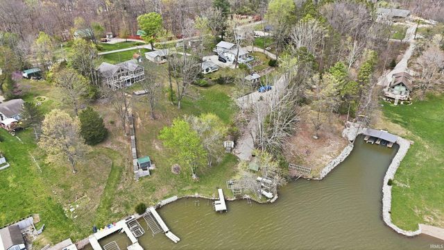 8110 N Lakewood Drive, Unionville, IN 47468