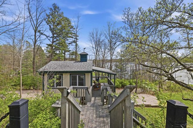 8110 N Lakewood Drive, Unionville, IN 47468