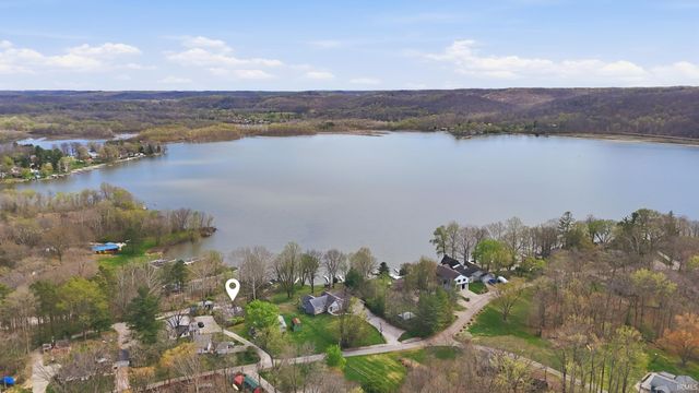 8110 N Lakewood Drive, Unionville, IN 47468