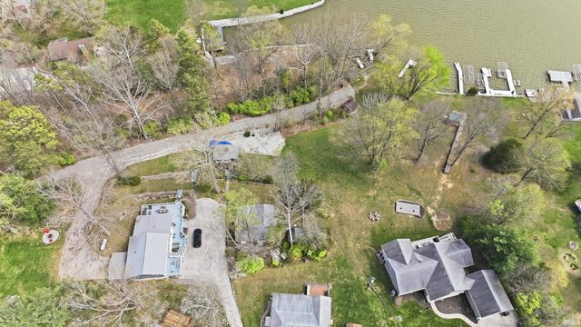 8110 N Lakewood Drive, Unionville, IN 47468