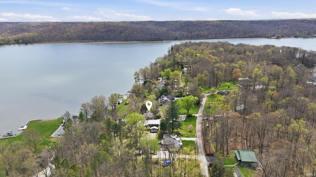 8110 N Lakewood Drive, Unionville, IN 47468