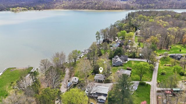 8110 N Lakewood Drive, Unionville, IN 47468