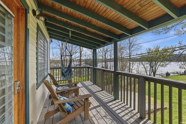 8110 N Lakewood Drive, Unionville, IN 47468
