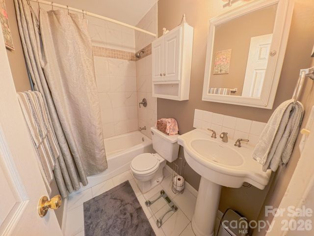 121 Wicklow Drive, Asheville, NC 28806