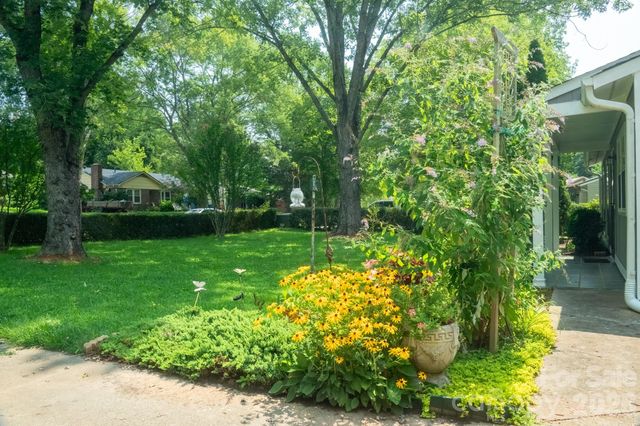 121 Wicklow Drive, Asheville, NC 28806