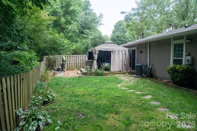 121 Wicklow Drive, Asheville, NC 28806