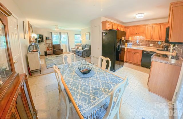 121 Wicklow Drive, Asheville, NC 28806