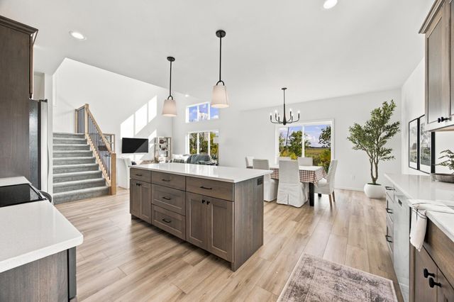 979 61st Avenue W, West Fargo, ND 58078