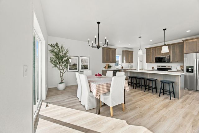 979 61st Avenue W, West Fargo, ND 58078