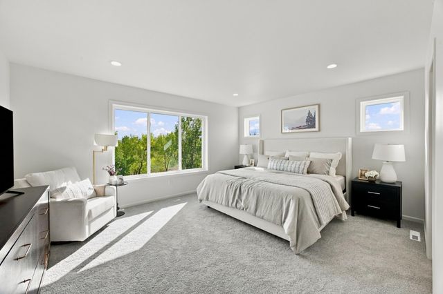 979 61st Avenue W, West Fargo, ND 58078